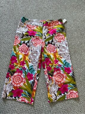 NWT Tropical Floral Wide-Leg Capris - Multicolor